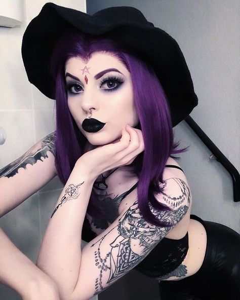 Raven Makeup Teen Titans, Raven Makeup Ideas, Raven Cosplay Makeup, Hair Color Teal, Celebrity Nose Jobs, Raven Makeup, Raven Halloween Costume, Cosplay Raven, Teen Titans Cosplay