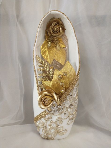 Decorative Pointe Shoes, Ballet Shoes Art, Nutcracker Ideas, Point Shoe, Shoe Embroidery, Shoes Decor, Shoes Craft, Dance Crafts, Future Costume