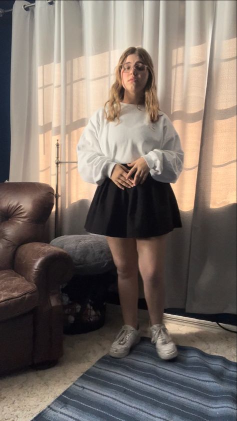 Style An Oversized Sweater, Sweater And Skirt Outfit, Cute Pleated Skirt, Skirt Outfit Fall, Sweater And Skirt, Outfit Oversize, Fashion Oversized, Future Wardrobe, Oversize Knit