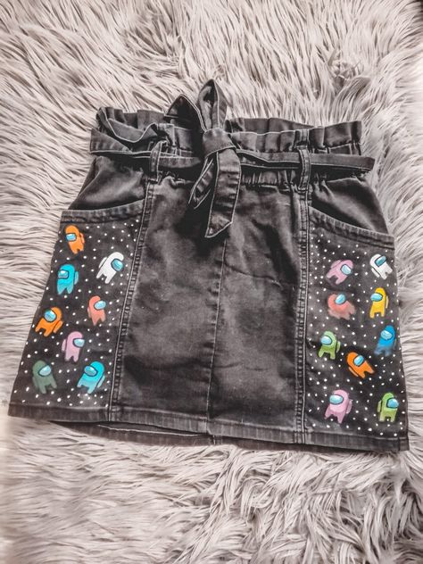 Hand painted denim skirt Custom Skirt Paint, Custom Skirt Denim, Denim Skirt Painted, Denim Short Painting Ideas, Painted Denim Skirt, Grunge Mini Denim Skirt, Clothing Painting, Denim Punk Mini Skirt, Upcycle Inspiration