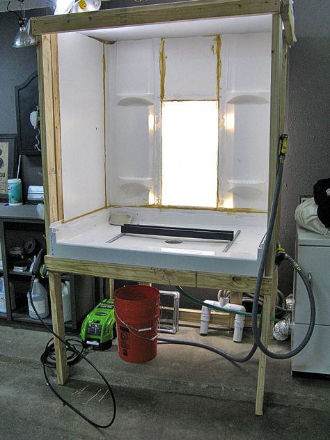 DIY washout booth Screen Printing Room, Spray Booth Diy, Diy Paint Booth, Screen Printing Inspiration, Screen Printing Shops, Screen Printing Equipment, Booth Diy, Booth Setup, Screen Printing Business