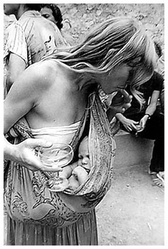 BABY ON BOARD by keep woodstock alive !, via Flickr Woodstock Hippies, Hippie Mom, Woodstock Music, Woodstock 1969, Woodstock Festival, Hippie Movement, Hippie Culture, Joan Baez, Joe Cocker