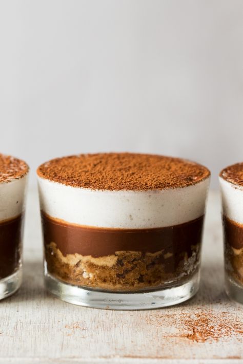 Vegan tiramisu - Lazy Cat Kitchen Lazy Cat Kitchen, Vegan Tiramisu, Vegan Egg, Cat Kitchen, Desserts Vegan, Lazy Cat, Köstliche Desserts, Vegan Dessert Recipes, Vegan Treats