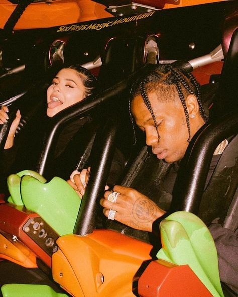 THE WEBSTERS ❤️🌵 @travisscott @kyliejenner Kylie And Travis Scott, Stile Kylie Jenner, Kylie Travis, Rapper Wallpaper Iphone, Travis Scott Wallpapers, Estilo Kylie Jenner, Bedroom Wall Collage, Rap Wallpaper, Rap Aesthetic