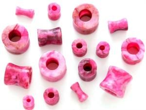 Fuchsia Agate Organic Stone Round Hollow Saddle Plug Flesh Tunnel - Available in Sizes 8g - 1/2" Crystal Gauges, Plug Earrings Gauges, Pretty Plugs, Tapers And Plugs, Flesh Tunnel, Gauge Earrings, Stone Plugs, Ear Tunnels, Cute Piercings