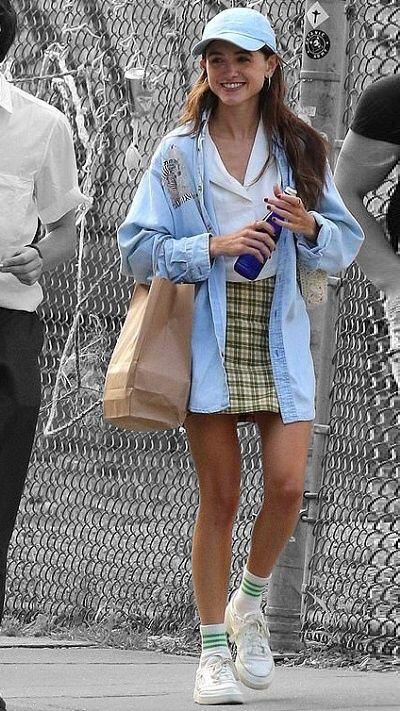 Natalia Dyer Outfits Casual, Natalie Dyer Outfit, Natalia Dyer Fashion, Natalia Dyer Paparazzi, Natalia Dyer Street Style, Natalia Dyer Style, Natalia Dyer Outfits, Natalia Dyer Aesthetic, Natalia Dyer