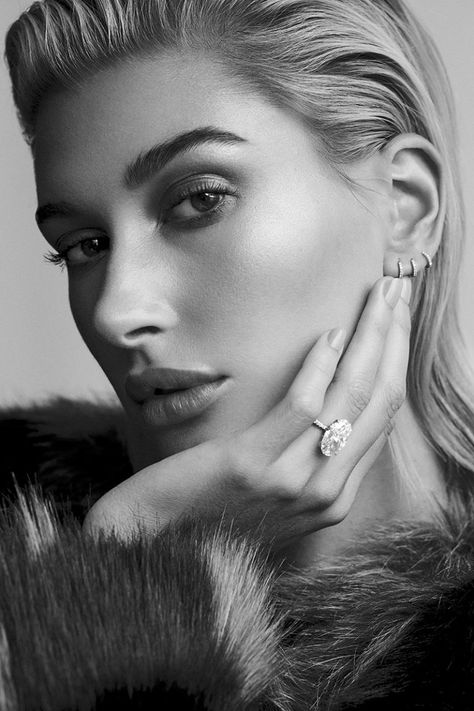 Hailey Baldwin Vogue Arabia 2018 Cover Photoshoot Hailey Baldwin Vogue, Vogue Arabia, Hailey Baldwin Style, Photographie Portrait Inspiration, Vogue Beauty, Sofia Coppola, Beauty Shoot, Lily Rose Depp, Hailey Baldwin