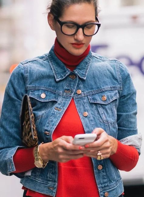 Jenna Lyons Style, Jenna Lyons, Looks Jeans, J Crew Style, Bootcut Jean, Outfits Black, Boyfriend Jean, Looks Street Style, Red Shirt