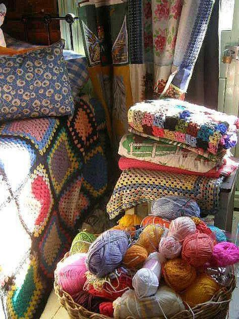 Granny squares Cute Blankets, Manta Crochet, Love Crochet, Crochet Home, Knit Hat, Crochet Afghan, Baby Knitting Patterns, Crocheted Item, Granny Square