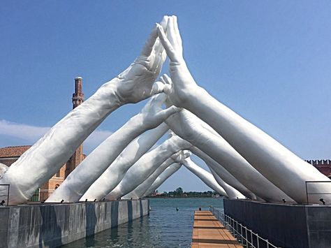 Italian Symbols, Lorenzo Quinn, Public Playground, Contemporary Art Installation, Venice Art, Building Bridges, Art For School, Hand Symbols, Entrance Gates Design