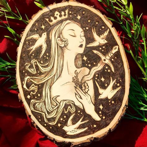 Wood Burning Art Artwork, Wood Burn Art, Wood Plaque Ideas Diy, Wood Burning Heart, Woodburning Art, Gothic Wood Burning Ideas, Woodburning Ideas, Anime Wood Burning, Large Pyrography Art