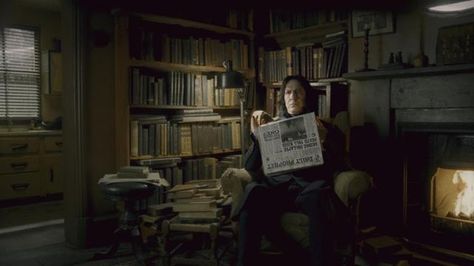 Severus Snape reading the Daily Prophet Snape House, Rogue Harry Potter, Philosopher Stone, Alan Rickman Movies, Harry Potter Wiki, Professor Severus Snape, Alan Rickman Severus Snape, Gellert Grindelwald, Severus Rogue