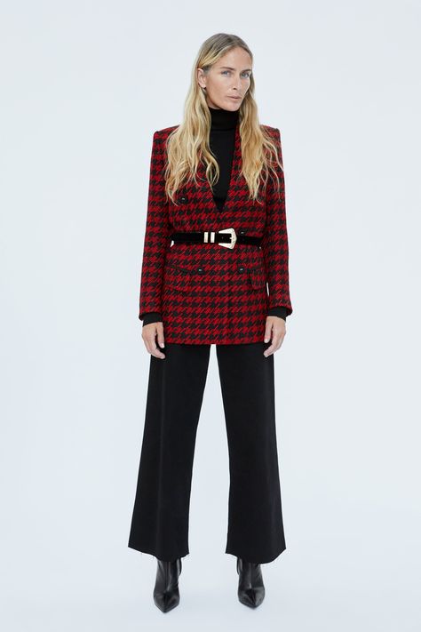 Belted pied de poule blazer from Zara 2018 collection Houndstooth Blazer Outfit, Long Blazer Outfit, Woman Office, Tartan Fashion, Fashion Beauty Photography, Work Chic, Blazer Outfit, Black Houndstooth, Houndstooth Blazer