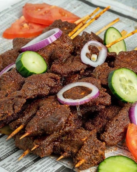 Suya! Is it true it's best eaten at night only? 🌙 🤔 #thebukafood #nigeriansuya West African Desserts, Beef Suya, Ghanaian Food, School Menu, African Dessert, West African Food, Shrimp Alfredo, Africa Food, Hungry Hippos