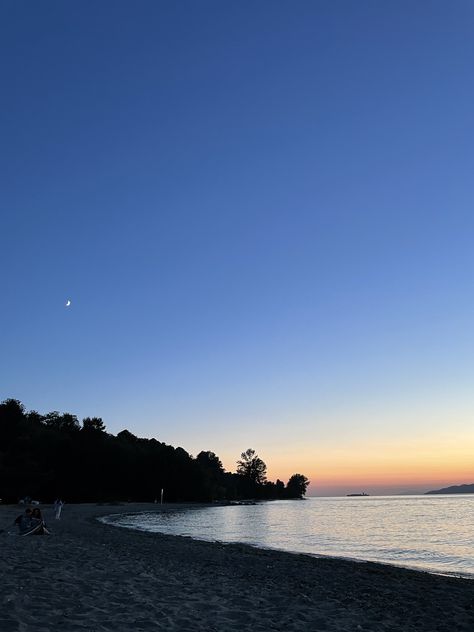 Vancouver Beach Aesthetic, Vancouver Aesthetic, Van Aesthetic, Vancouver Sunset, Pnw Vibes, Vancouver Beach, Army Love Photography, Island Beach House, Canada Vacation