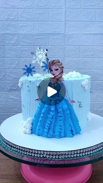 Frozen Cake Designs, Anna Frozen Cake, Anna Birthday Cake, Frozen Cake Decorations, Elsa Torte, Elsa Birthday Cake, Pastel Frozen, Elsa Cake Frozen, Cake Surprise