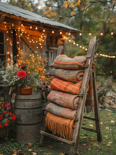 Charming Outdoor Rustic Wedding Reception Decor Ideas Rustic Home Decor Outdoor, Fall Outdoor Vow Renewal Ideas, Rustic Outdoor Dinner Party, Fall Wedding Venues Outdoor Rustic, Wedding Decor Fall Rustic, Rustic Outdoor Party Ideas, Autumn Deck Decor, Small Cottagecore Wedding, Outdoor Ranch Wedding Decor