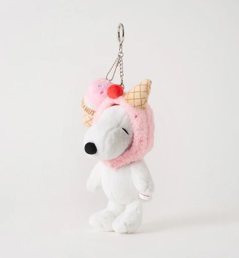 Peanuts Snoopy Strawberry Ice Cream Plush Keyring [16cm] Snoopy Strawberry, Christmas Gifts 2024, Things To Get For Christmas, Snoopy Keychain, Snoopy Merchandise, Snoopy Gifts, Room Decor Gifts, Strawberry Gifts, Black Makeup Bag