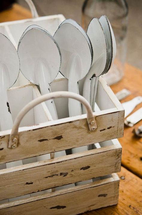 Since I didn't have any white spoons,I painted mismatched odds and ends with enamel paint and got the same look! Karoo House, Enamelware Decor, Enamel Dishes, Vintage Enamelware, Wood Crates, Chocolate Cream, Enamel Paint, Farmhouse Chic, Kitchen Items