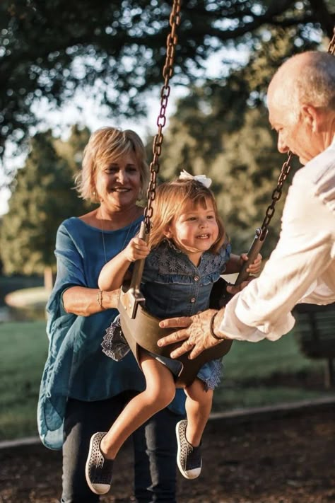 Grandparents Photography, Photoshoot Boy, Big Family Photos, Grandparent Photo, Fall Family Photos, Outdoor Photos, Family Photo Sessions, Fall Family, Photoshoot Outfits