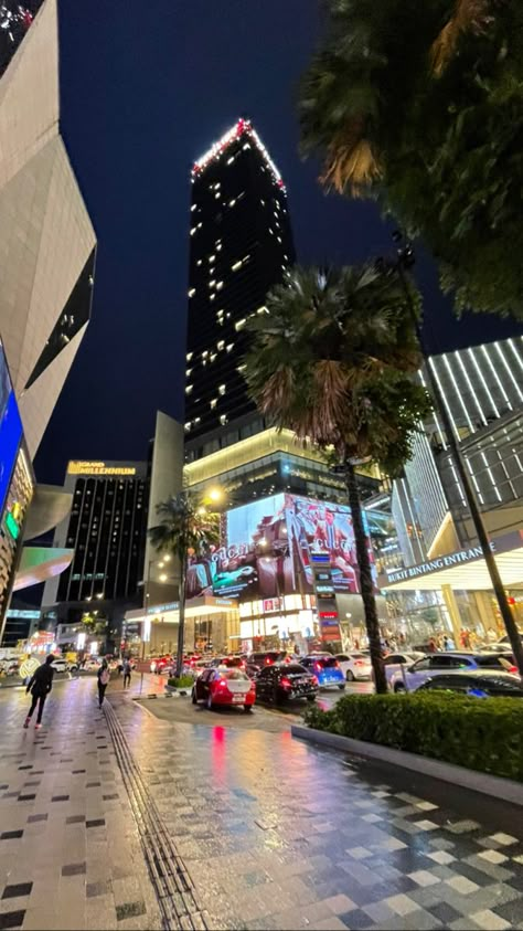 Bukit Bintang Kuala Lumpur Night, Manila Night View, Malaysia Aesthetic, Bukit Bintang Kuala Lumpur, Kuala Lumpur City, Flight Booking, Malaysia Travel, Alcohol Aesthetic, City Vibe