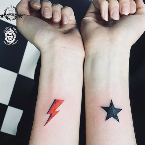 David Bowie Tattoo, Lightning Bolt Tattoo, Funky Tattoos, Bowie Art, Stylist Tattoos, Getting A Tattoo, Minimalist Tattoos, Ziggy Stardust, Dream Tattoos