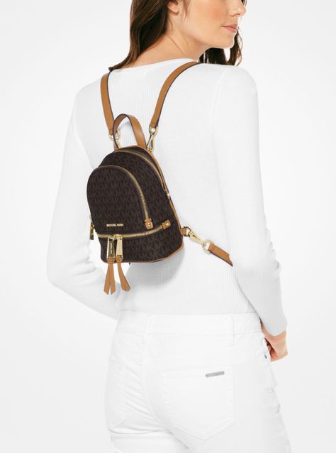 Rhea Mini Logo Backpack Backpack Outfit, Michael Kors Backpack, Mini Logo, Mini Logos, Cheap Handbags, Cute Purses, Designer Backpacks, Cute Bags, Handbags Michael Kors