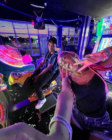 Black light arcade selfie w neon pink braids :) Cute Date Ideas Black Couples, Black Couple Arcade, Couple Arcade Pics, Arcade Couple Pictures, Dates Ideas Aesthetic, Dates Black Couples, Teen Date Ideas, Arcade Pictures, Arcade Pics