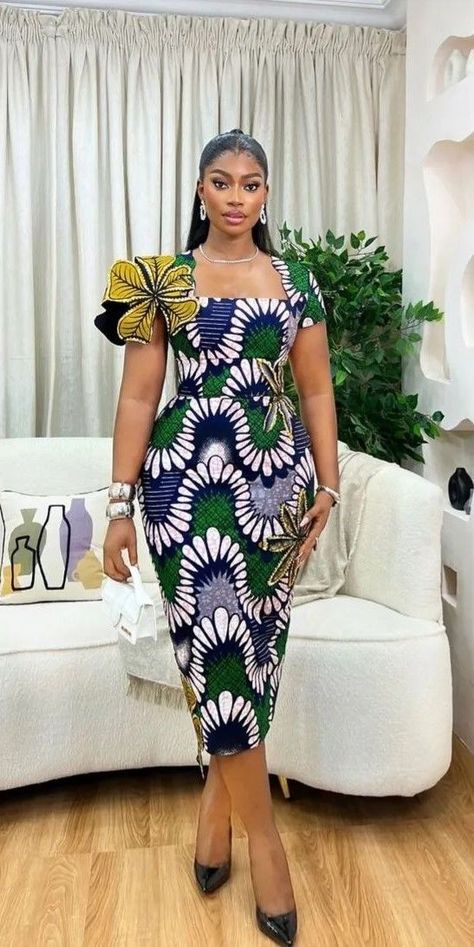 Ankara Dress Styles Classy, African Wear Dresses Classy, Chitenge Dresses Classy, Kente Dress Styles Classy, Chitenge Dresses, Chitenge Outfits, Ankara Dress Designs, Beautiful Ankara Styles, Ankara Dress Styles