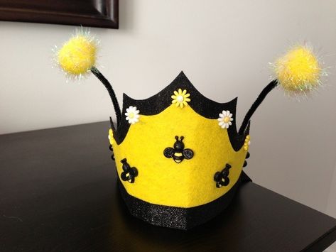 Queen Bee Costume Diy, Bee Costume Diy, Queen Bee Crown, Queen Bee Costume, Bee Crown, Halloween Crown, Bee Themed Classroom, Tall Crown, Crown Template