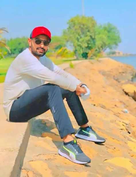 Baber Azam Pics, Baber Azam, Cricket Coaching, Babar Azam, Pakistan Cricket Team, Cricket Videos, Pakistan Cricket, Designer Party Wear Dresses, Cricket Team