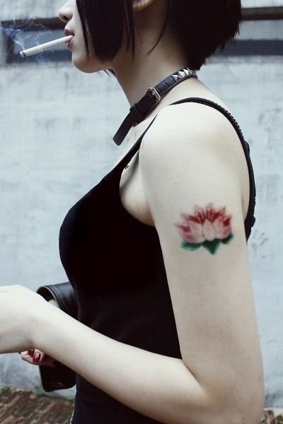 Nana's lotus (Ren flower) Nana Lotus Tattoo, Nana Tattoo, Nana Anime, Nana Manga, Nana Osaki, Lotus Tattoo, 문신 디자인, Anime Tattoos, Piercing Tattoo