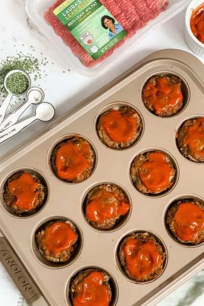 Weight Watchers Meatloaf, Meatloaf Muffins Recipe, Pound Dropper, Mini Meatloafs, Meatloaf Muffins, Classic Meatloaf Recipe, Classic Meatloaf, Plant Based Burgers, Weight Watcher Dinners