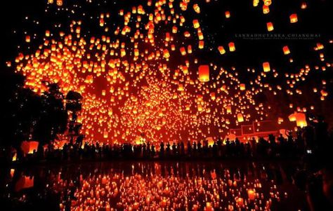 Hoi An Full Moon Lantern Festival - Vietnam Iso Speed, Loy Krathong Festival, Vietnam Vacation, Spring Lantern, Loy Krathong, Film Tips, Festival Dates, Moon Festival, Festivals Around The World