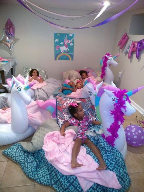 Unicorn Slumber Party Ideas, Unicorn Sleepover Party Ideas, Sleep Over Ideas For Girls Kids, Boy Model Photography, Sleepover Set Up Ideas, Kids Sleepover Ideas, Unicorn Sleepover, Happy Family Art, Slumber Party Decorations