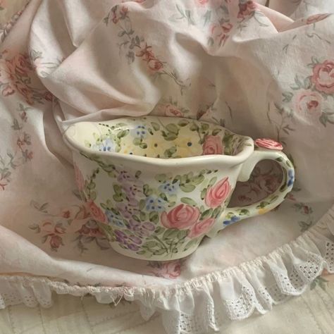 Aesthetic Angel, Angel Core, Coquette Core, Instagram Photo Ideas, Pretty Mugs, Coastal Granddaughter, Aesthetic Coquette, Luxury Aesthetic, Cottagecore Aesthetic