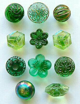 Green Trinkets, Pretty Buttons, Green Inspiration, Vintage Green Glass, Glass Knobs, Antique Buttons, Button Art, Button Crafts, Glass Buttons