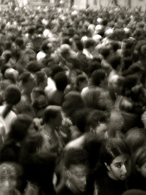 fuzzy crowd Crowd Drawing, People Crowd, Multiple Exposure, Exposure Photography, Ap Art, Visual Diary, Drawing Images, Dark Photography, Bw Photo