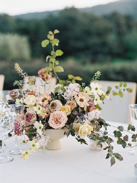 Glamorous Wedding Flowers, House Garden Wedding, September Wedding Flowers, Early Spring Wedding, Modern Bouquet, Wedding Color Pallet, Aisle Flowers, Event Centerpiece, Wedding Reception Flowers