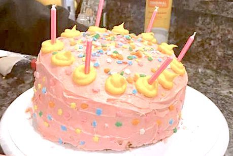 Max & Ruby Cake Mac And Ruby Cake, Cakes From Movies, Max And Ruby Cake, Ruby Cake, Homemade Birthday Cake, Easy Cake Recipe, Cake Recipe Easy, Colorful Birthday Cake, Max And Ruby