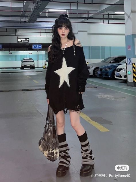 Outfit Inspo Korean, Legwarmers Outfit, Leg Warmer Outfits, Outfits With Leg Warmers, Leg Warmer Outfit, Platform Outfit, Leg Warmers Outfit, Legs Outfit, Oversized Sweater Outfit