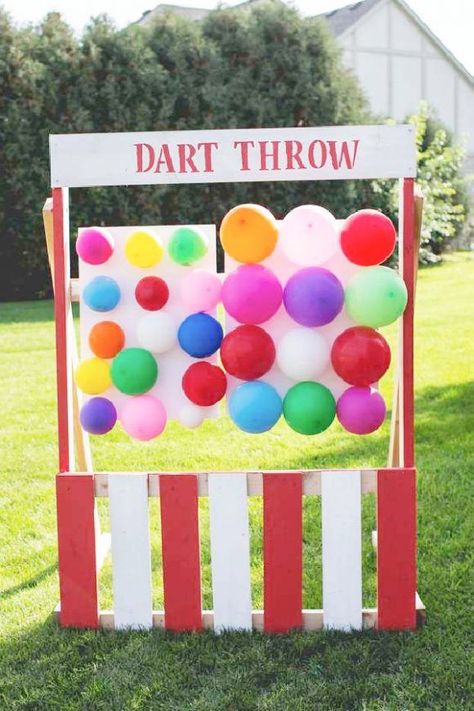 A fun game of dart throw is sure to be a blast! Hang a bunch of colorful balloons in a stand and leave out some darts for your party guests to have a go. The prize goes to whoever pops the most! See more party ideas and share yours at CatchMyParty.com Balloon Dart Game Diy, Balloon Darts, Carnival Party Ideas, Carnival Party Foods, Vintage Party Ideas, Stand Feria, Diy Carnival, Carnival Holiday, Carnival Ideas