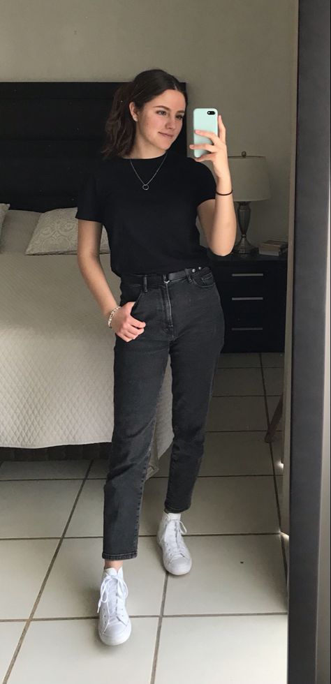 Black Top Black Jeans Outfit, Black Jeans Black Shirt Outfit, All Black Outfit Jeans, Cute Black Jeans Outfits, Black Tshirt Outfit Women Casual, Black Jeans Black Top Outfit, Black Jean Outfits For Women, Black Jeans Casual Outfit, Black Shirt Outfit Women Casual