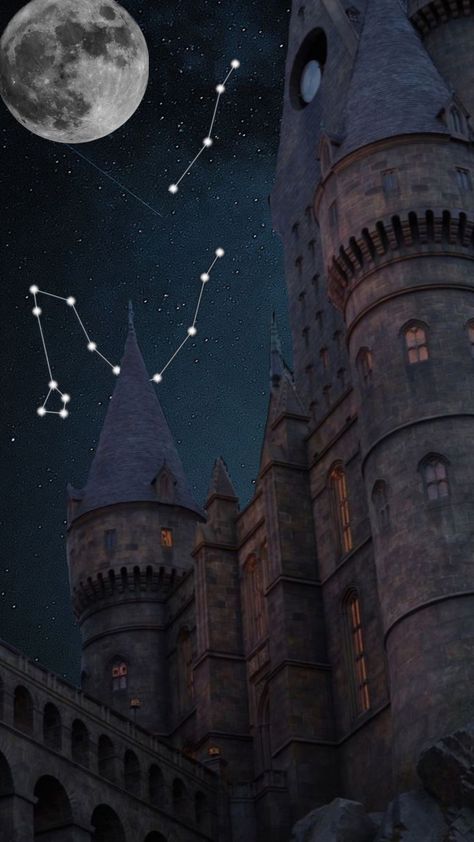 #mojeprveshuffle #myfirstshuffle Hogwarts At Night Aesthetic, Hogwarts Night Aesthetic, Hogwarts Night, Hogwarts At Night, Hagrids Hut, Witch School, Hogwarts Dr, Hogwarts Castle, Hogwarts Aesthetic