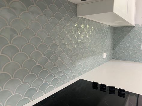 Fish Scale Splashback Kitchen, Mermaid Tile Backsplash Kitchen, Fish Scale Tile Kitchen Backsplash, Scallop Kitchen Backsplash, Fish Scale Tile Kitchen, Mermaid Tile Backsplash, Fish Scale Bathroom, Fish Scale Backsplash, Fish Scale Tiles