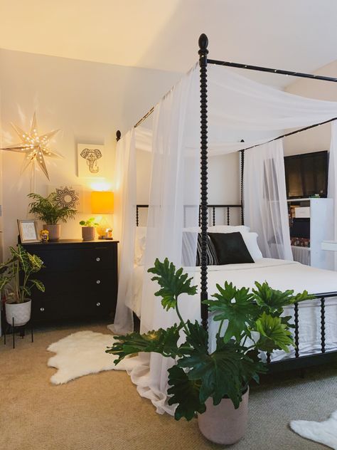 Black and white mix of modern and classic bedroom Bed With Curtains Aesthetic, Black Canopy Bed, Florida Bedroom, Canopy Bed Curtains, Canopy Bed Frame, Canopy Bedroom, Luxury Room Bedroom, Redecorate Bedroom, Canopy Bed