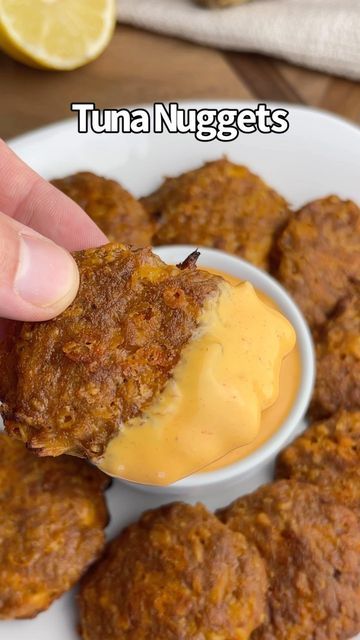 iRick Wiggins - Healthy Keto Recipes & Tips for Low Carb on Instagram: "Would you eat these Tuna Nuggets?! 🐠😋🙌 Ingredients: 1 can of tuna 1 cup of shredded cheddar 1 large egg Seasonings Instructions: 1. Mix all ingredients. 2. Shape into nuggets. 3. Air fry at 400F for 10-15 mins. 4. Serve with spicy Mayo & enjoy! This is the perfect low carb meal for when you’re feeling lazy but want to eat something yummy and healthy 👍" Keto Tuna Nuggets, Tuna Nuggets Recipe, Tuna Nuggets Air Fryer, Rick Wiggins Keto, Tuna Nuggets, Irick Wiggins, Dinner Recipes Healthy Low Carb, Nuggets Recipe, Low Carb Meal