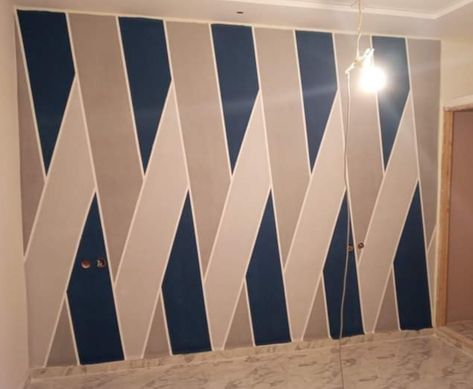 Simple Wall Designs With Tape Pattern, Geomatrical Patren Design Wall, Painted Accent Wall Master Bed, Painted Wall Design Ideas, Modern Geometric Wall Paint, Wall Paint Patterns Living Room, Taped Painted Walls Patterns, Bedroom Wall Painting Ideas Creativity, Geometric Wall Paint Patterns