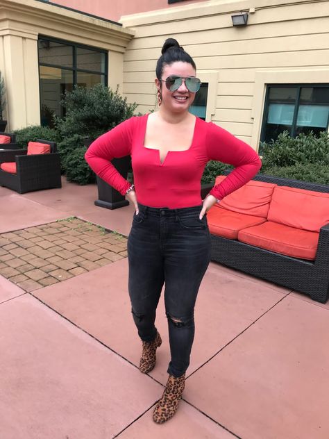 Red Bodysuit Outfit, Bodysuit Outfit, Red Bodysuit, Black Jeans Outfit, Body Suit Outfits, Miami Fashion, Jeans Outfit, Wearing Red, Cute Sweaters