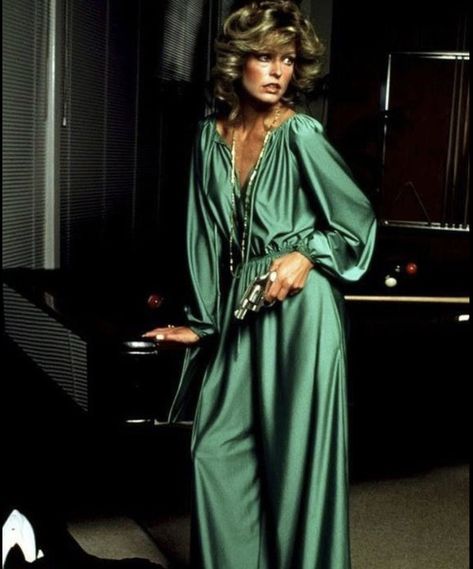 Farrah Fawcett in Halston.  Photo by Helmut Newton, 1970’s. Farrah Fawcett Style, 1970s Outfits, 70s Fashion Women, Billy B, Western Outfits Men, Trendy Jumpsuit, Fashion 70s, 60s And 70s Fashion, Farrah Fawcett